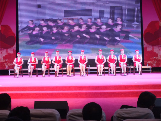 伊春職業(yè)學(xué)院舉行2018年開學(xué)典禮暨慶國(guó)慶迎新生文藝演出