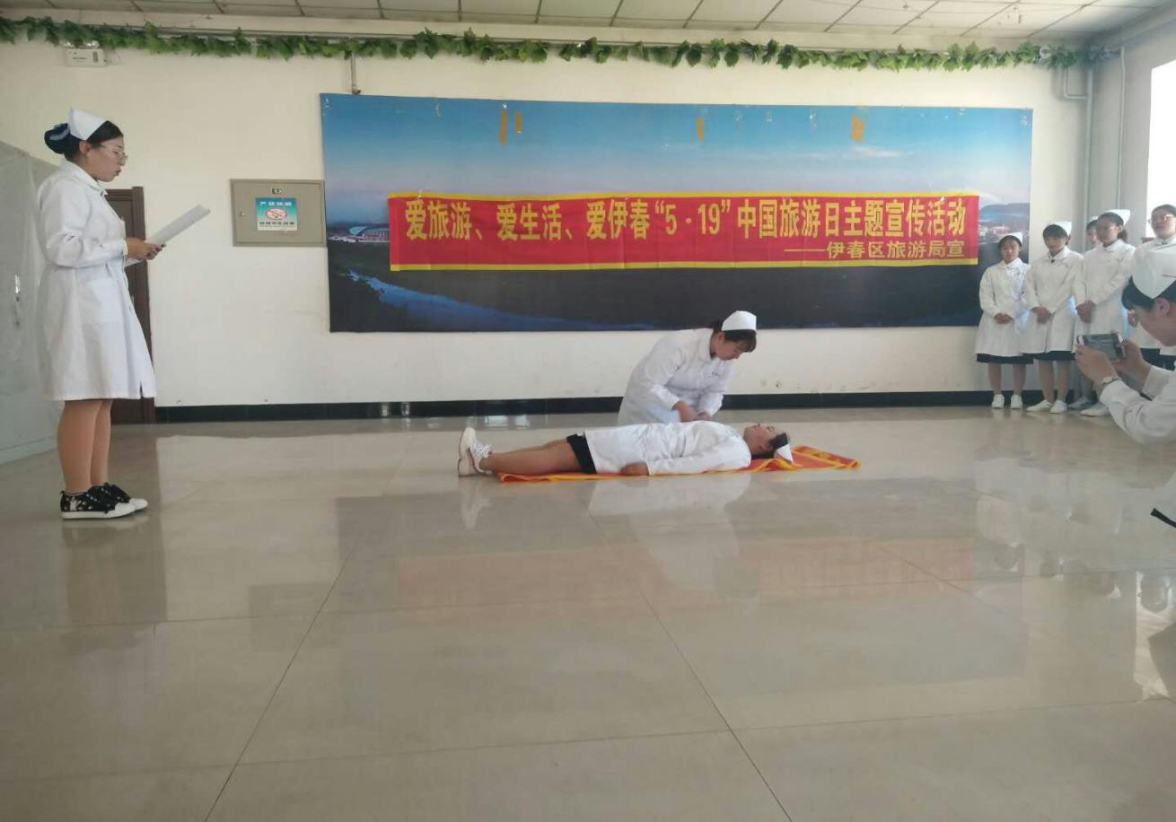 醫(yī)學技術學院涉外護理班開展“用行動給予關懷、用服務獻予愛心”主題公益活動