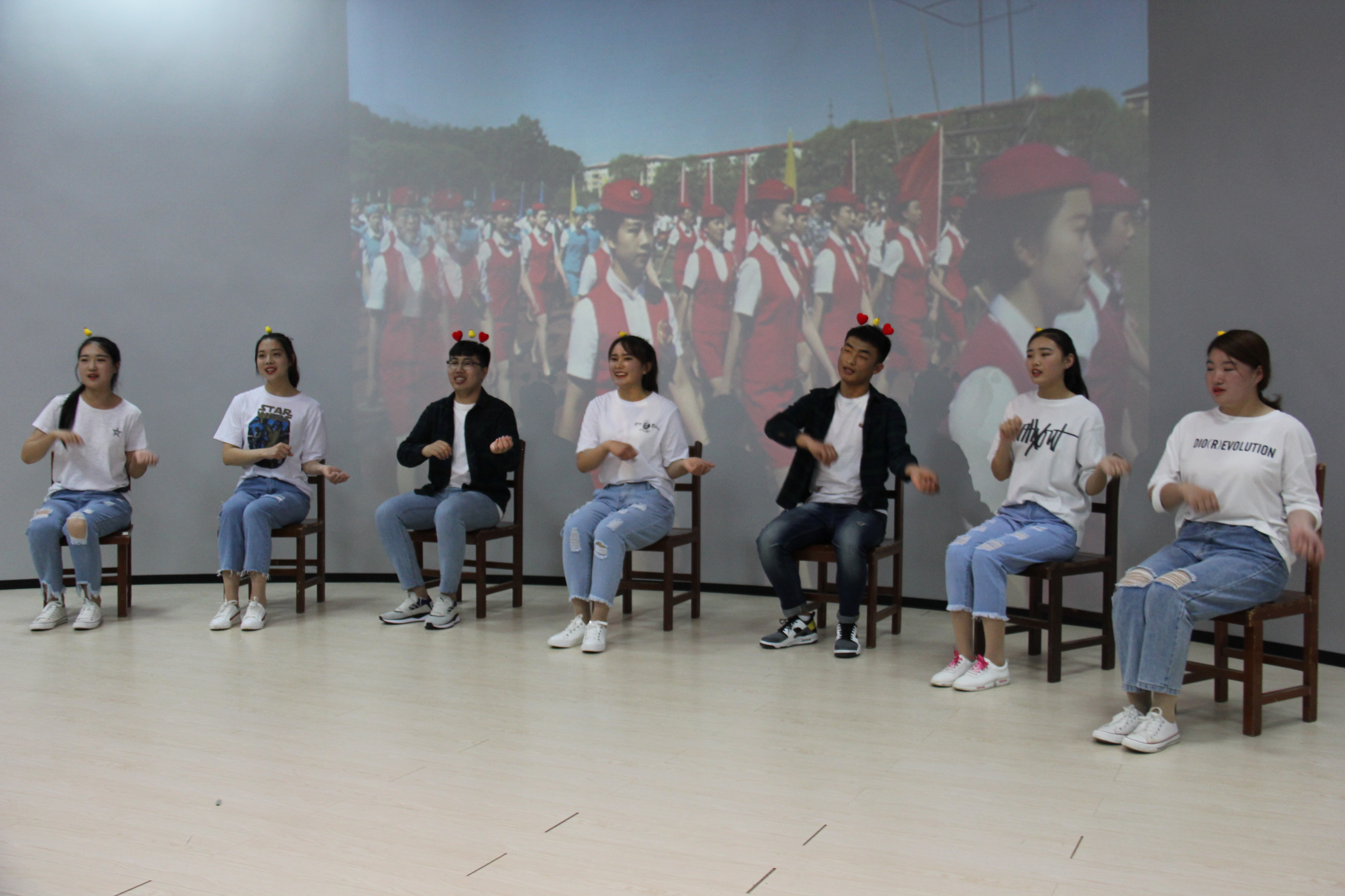 旅游商務(wù)學(xué)院成功舉辦第三屆高鐵服務(wù)技能大賽