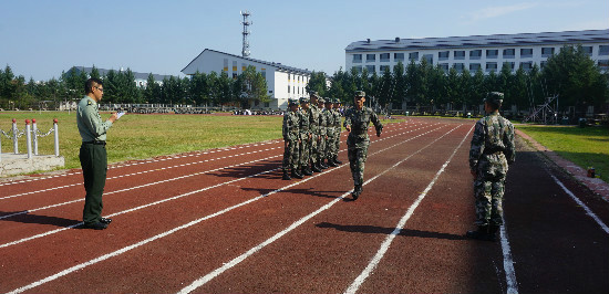 黑龍江省軍區(qū)學(xué)生軍訓(xùn)工作辦公室到校開(kāi)展2018年自訓(xùn)高校軍訓(xùn)教官崗前考核