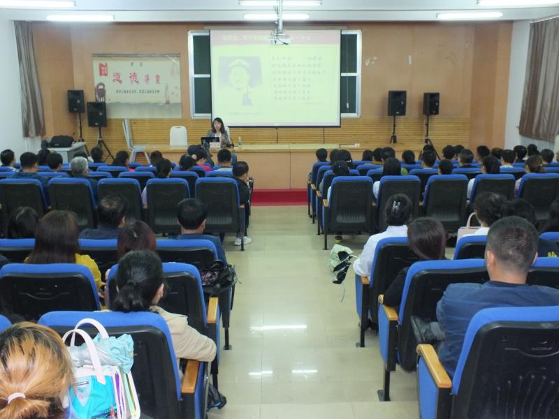 省高校工委講師團(tuán)成員到我院開展“全省高校師生學(xué)習(xí)新思想同上一堂課”宣講活動(dòng)