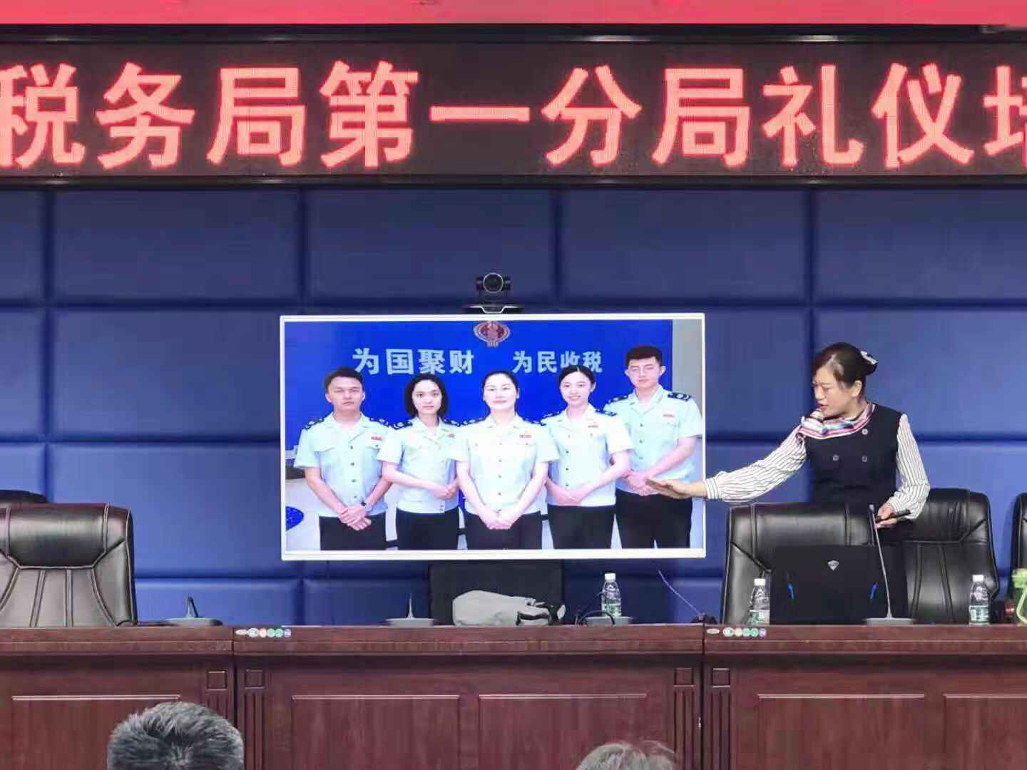 我院禮儀教師為銀行、稅務等窗口單位進行禮儀培訓