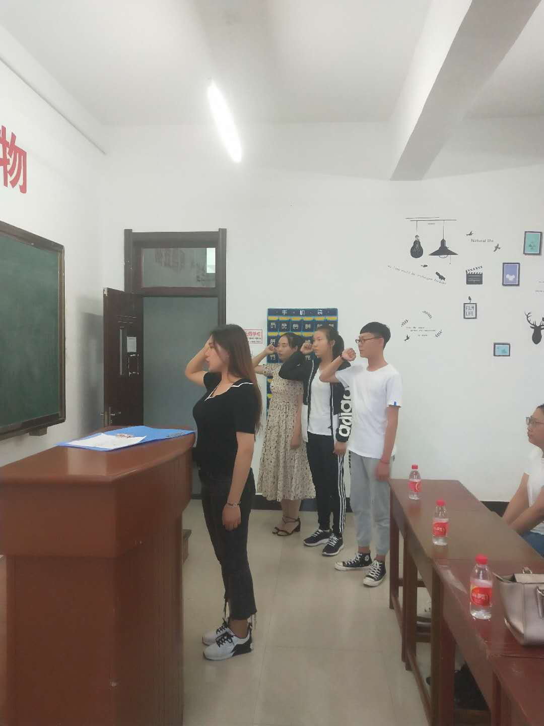 校團委組織各學(xué)院團總支開展“不忘初心，牢記使命”慶祝中國共產(chǎn)黨成立98周年主題團日活動