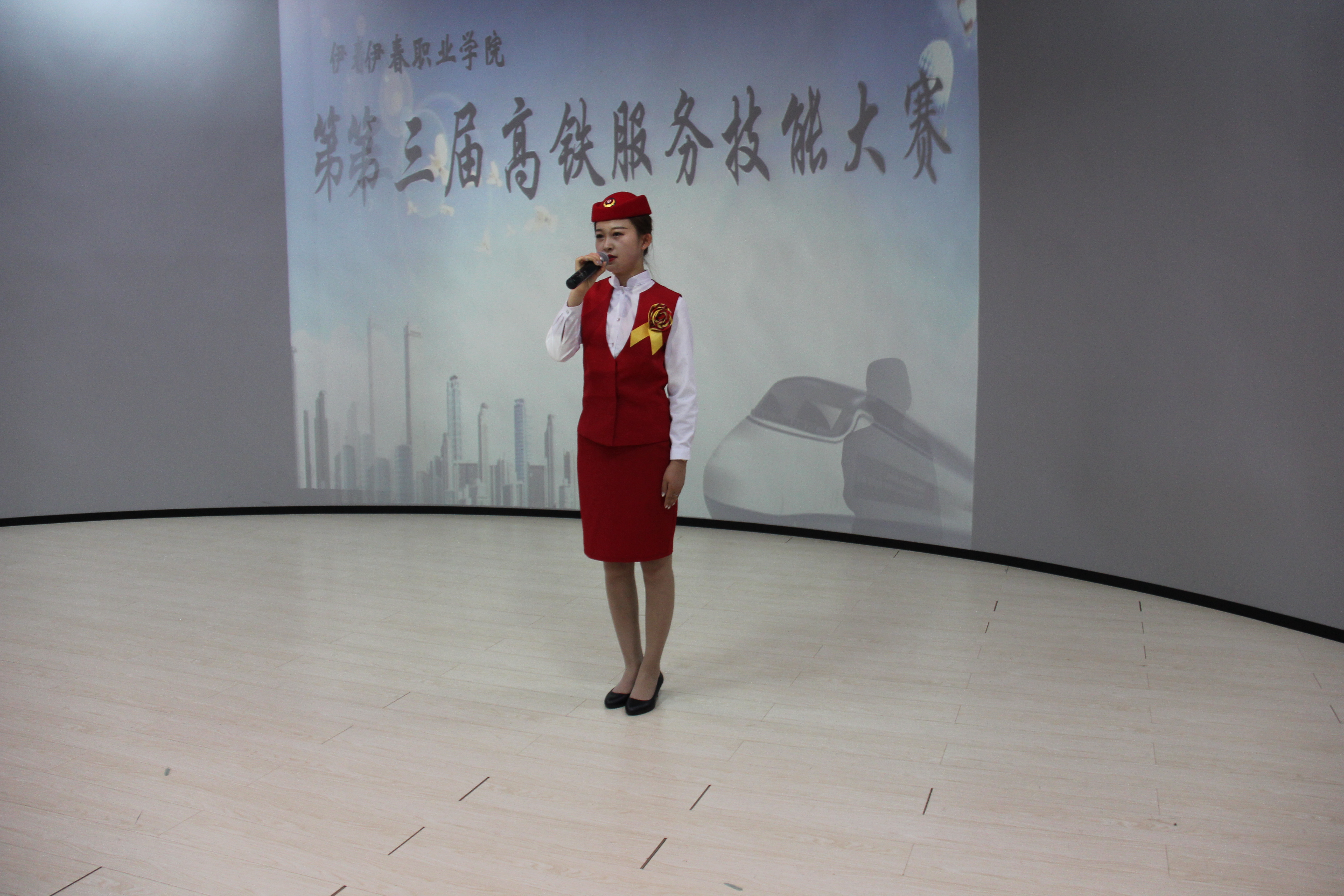 旅游商務(wù)學(xué)院成功舉辦第三屆高鐵服務(wù)技能大賽