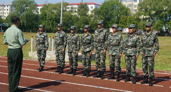 黑龍江省軍區(qū)學(xué)生軍訓(xùn)工作辦公室到校開(kāi)展2018年自訓(xùn)高校軍訓(xùn)教官崗前考核