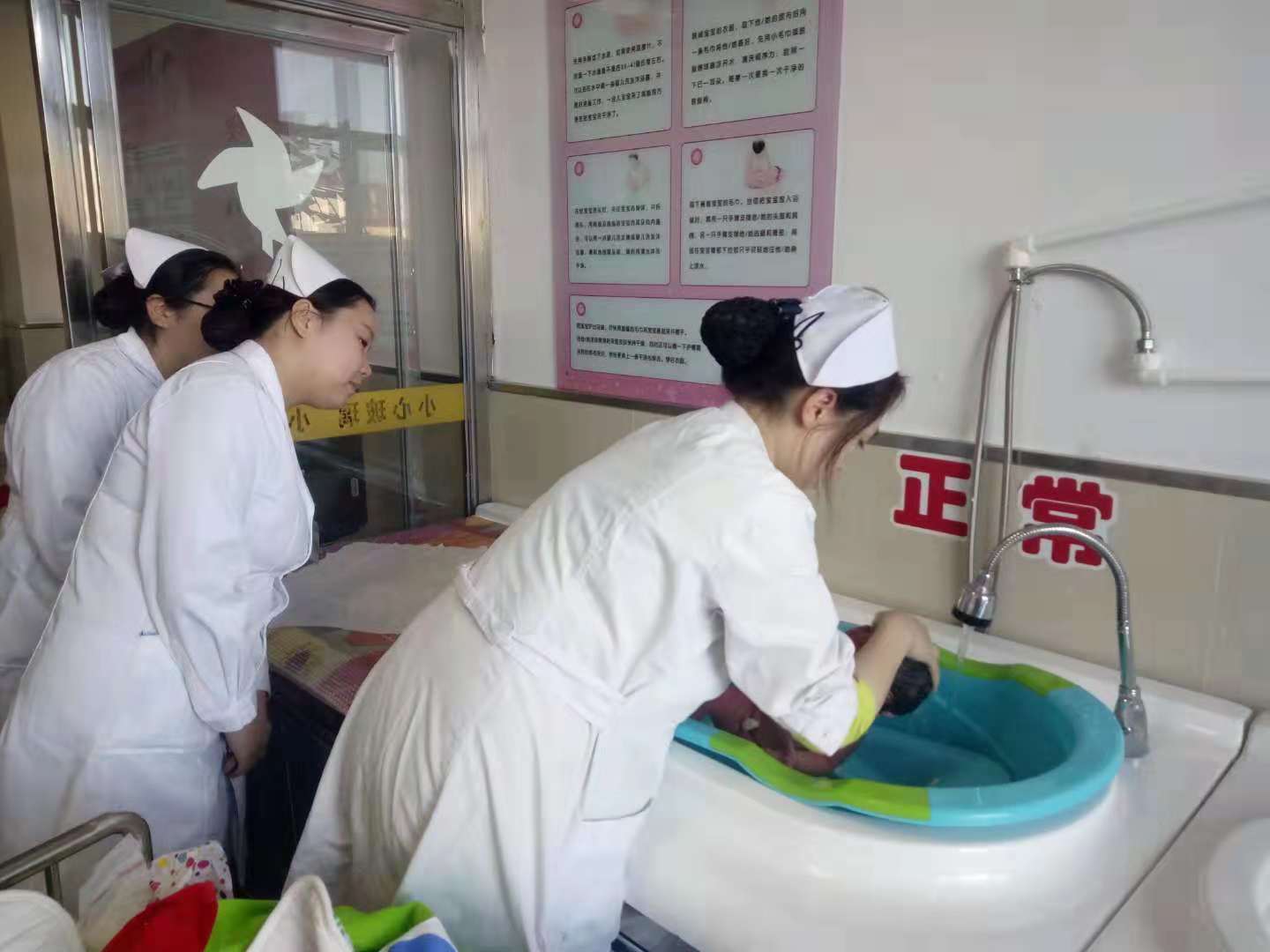 醫(yī)學(xué)技術(shù)學(xué)院學(xué)生課間見習(xí)情況