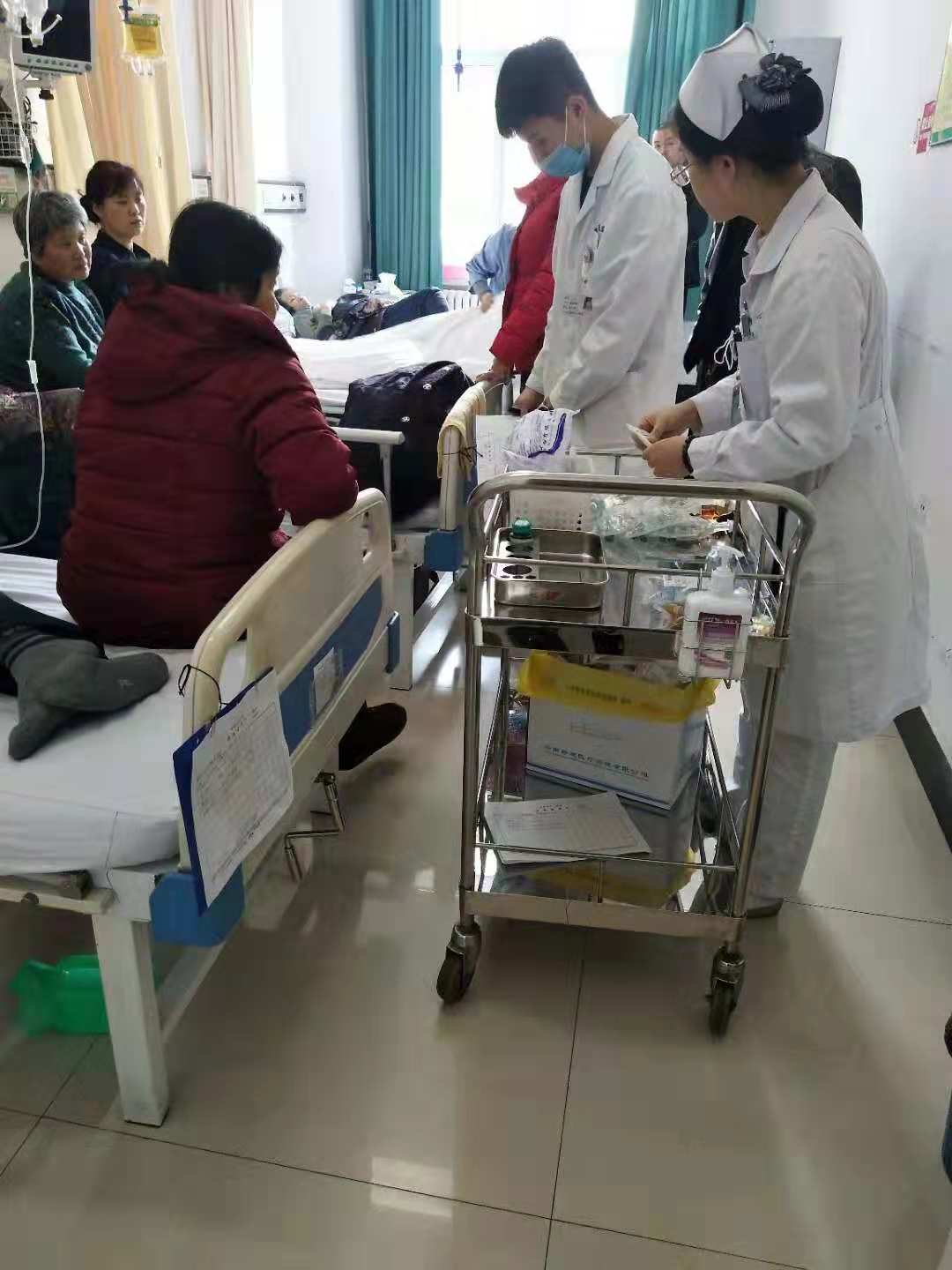 醫(yī)學(xué)技術(shù)學(xué)院學(xué)生課間見習(xí)情況