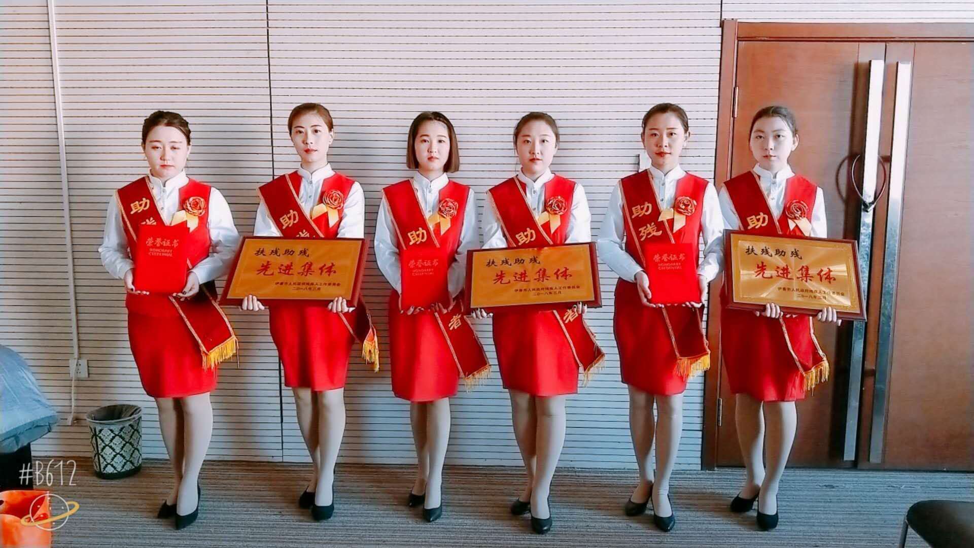 旅游商務(wù)學(xué)院高鐵專業(yè)學(xué)生為我市殘聯(lián)大會(huì)提供志愿服務(wù)