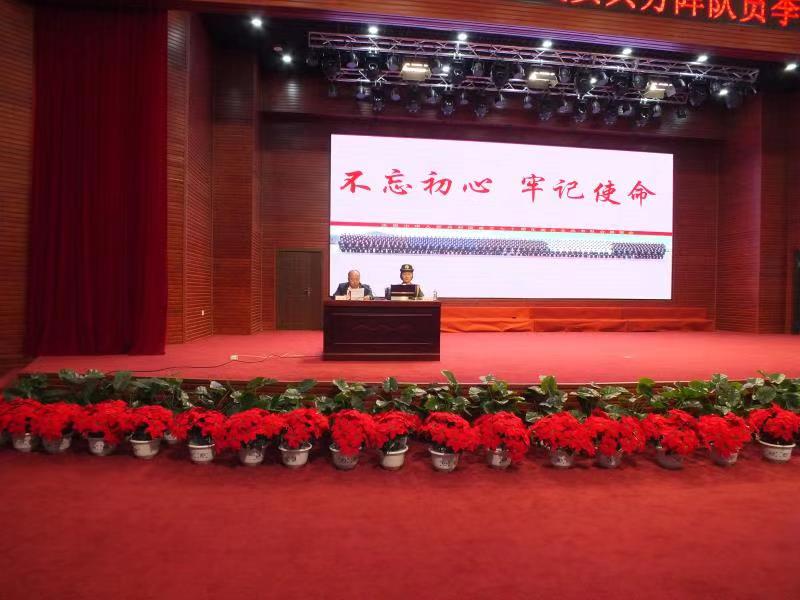 參加新中國(guó)70周年閱兵女兵方隊(duì)李玲玲同學(xué)載譽(yù)返校