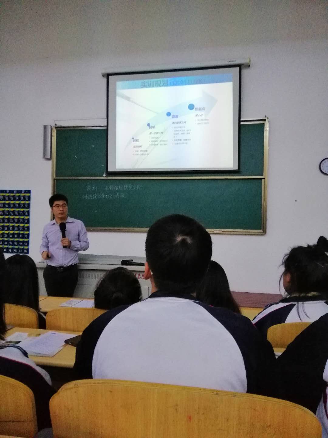 2017級(jí)口腔醫(yī)學(xué)技術(shù)專業(yè)學(xué)生實(shí)習(xí)宣講大會(huì)