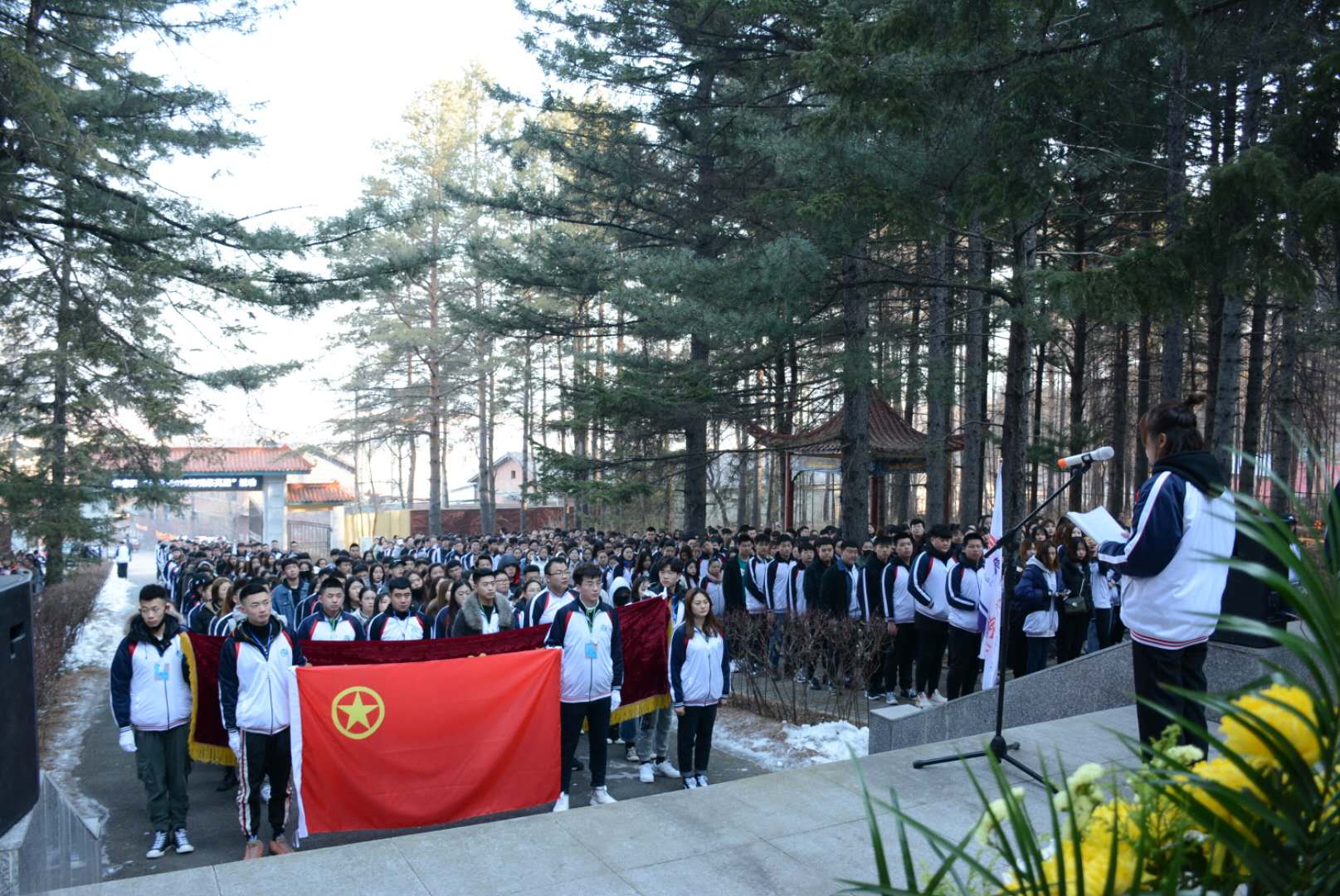 伊春職業(yè)學(xué)院開(kāi)展清明節(jié)祭奠英烈活動(dòng)