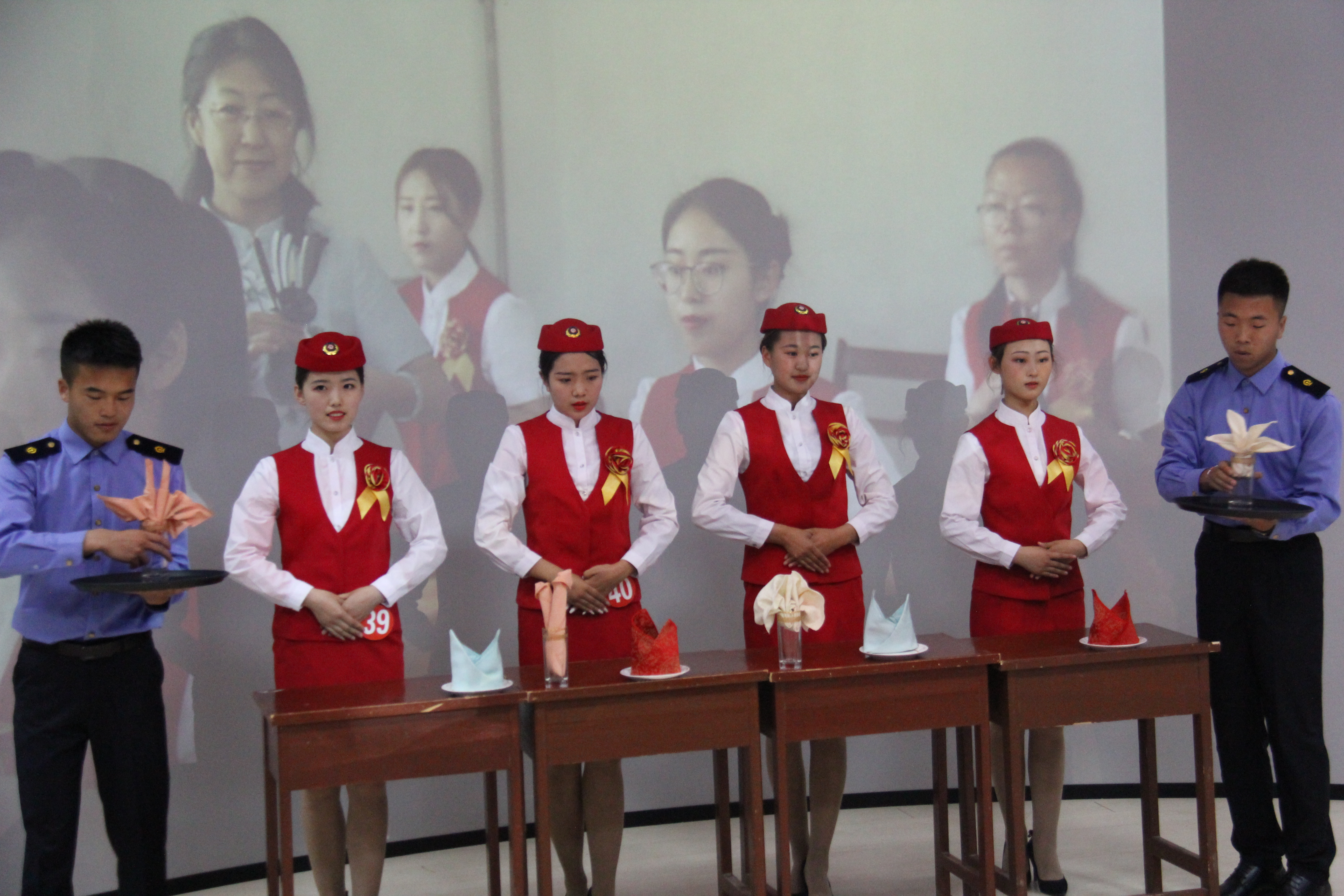 旅游商務(wù)學(xué)院成功舉辦第三屆高鐵服務(wù)技能大賽