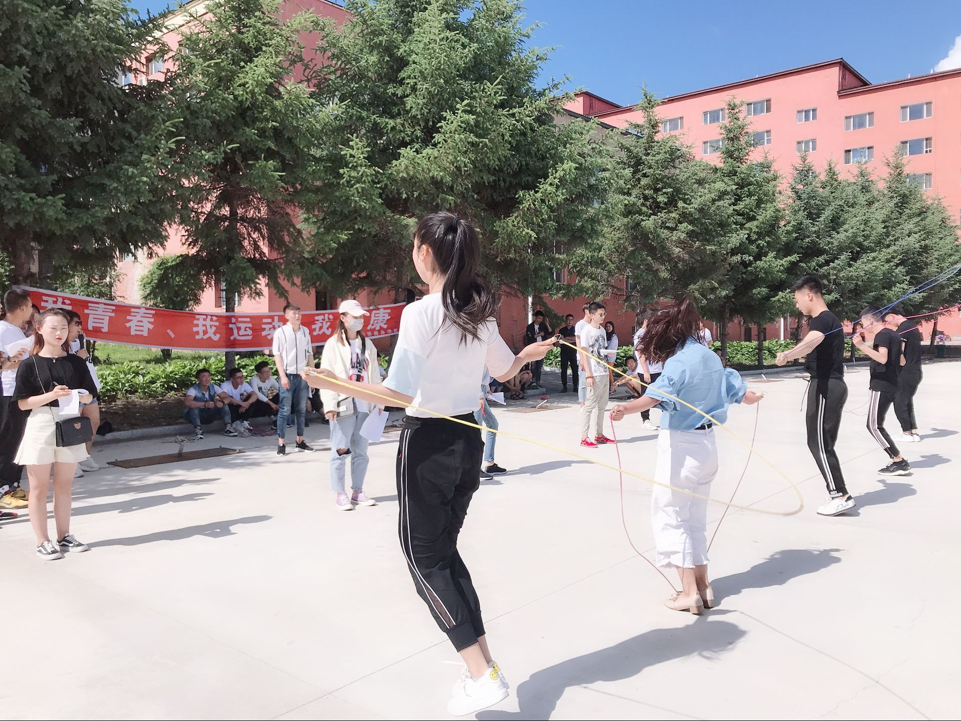 旅游商務(wù)學(xué)院舉辦毽球跳繩大賽