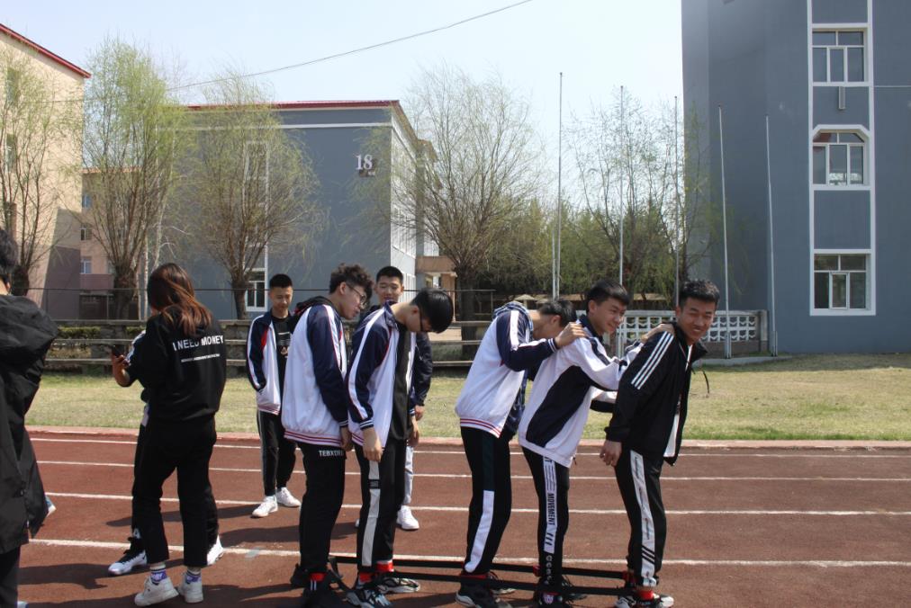 計(jì)算機(jī)應(yīng)用技術(shù)學(xué)院心理拓展訓(xùn)練