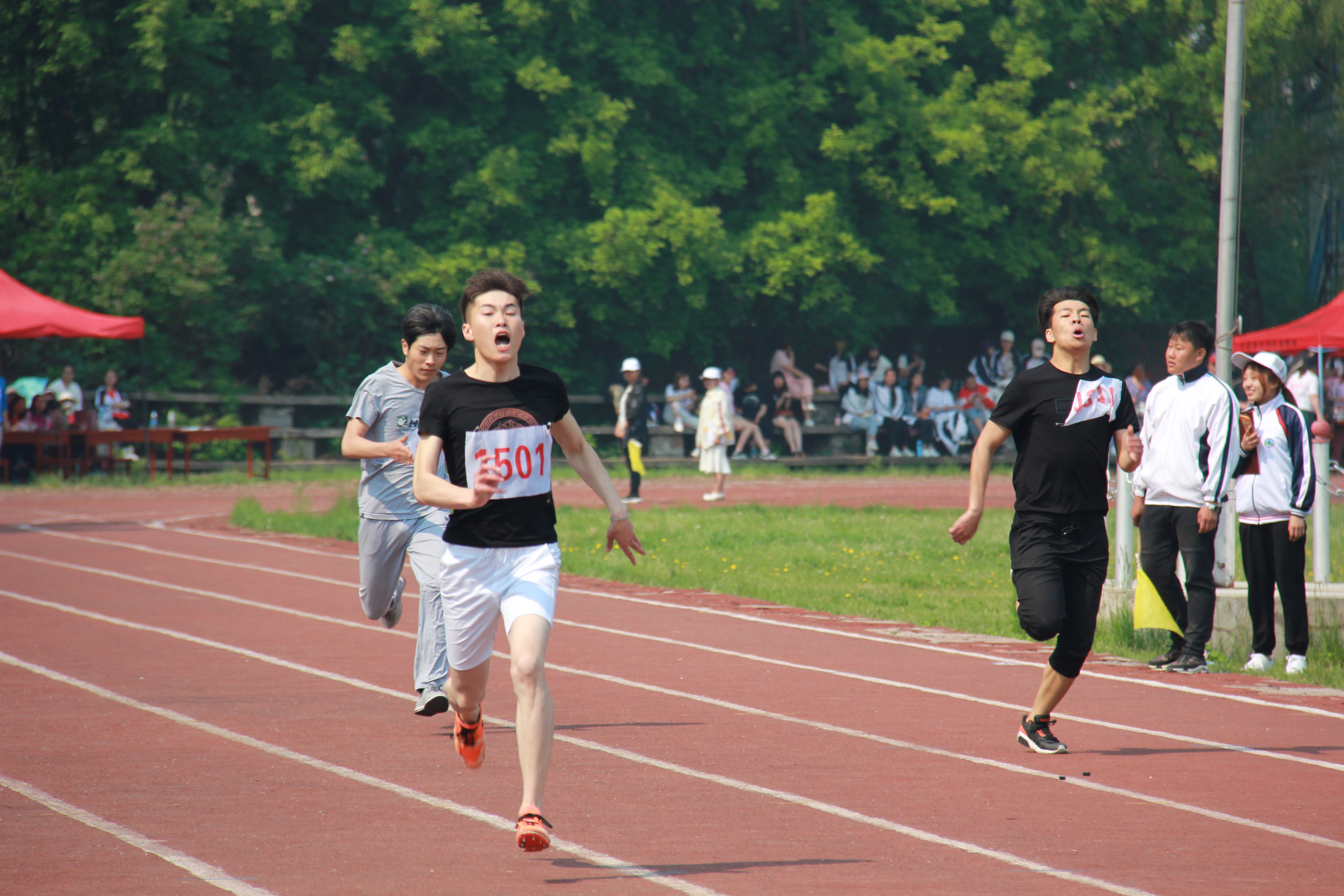 伊春職業(yè)學(xué)院成功舉辦第十二屆運動會