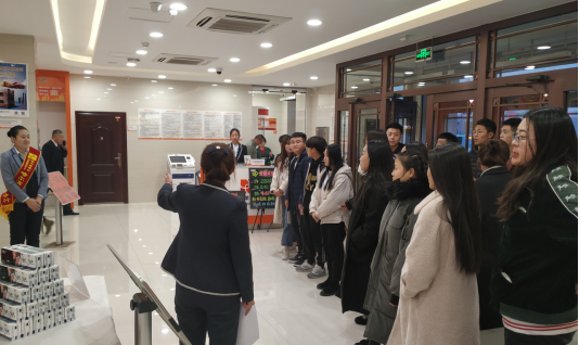 哈爾濱銀行與伊春職業(yè)學院成功舉辦“攜手相伴，哈行與您共成長”校園主題活動