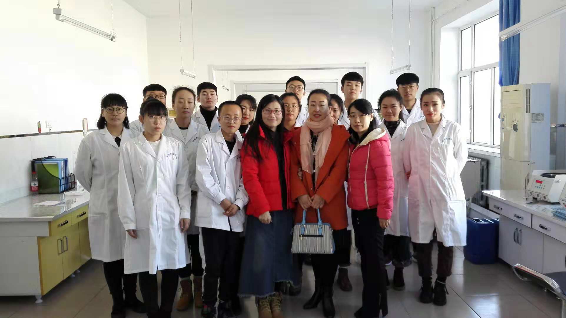 醫(yī)學(xué)技術(shù)學(xué)院學(xué)生課間見習(xí)情況