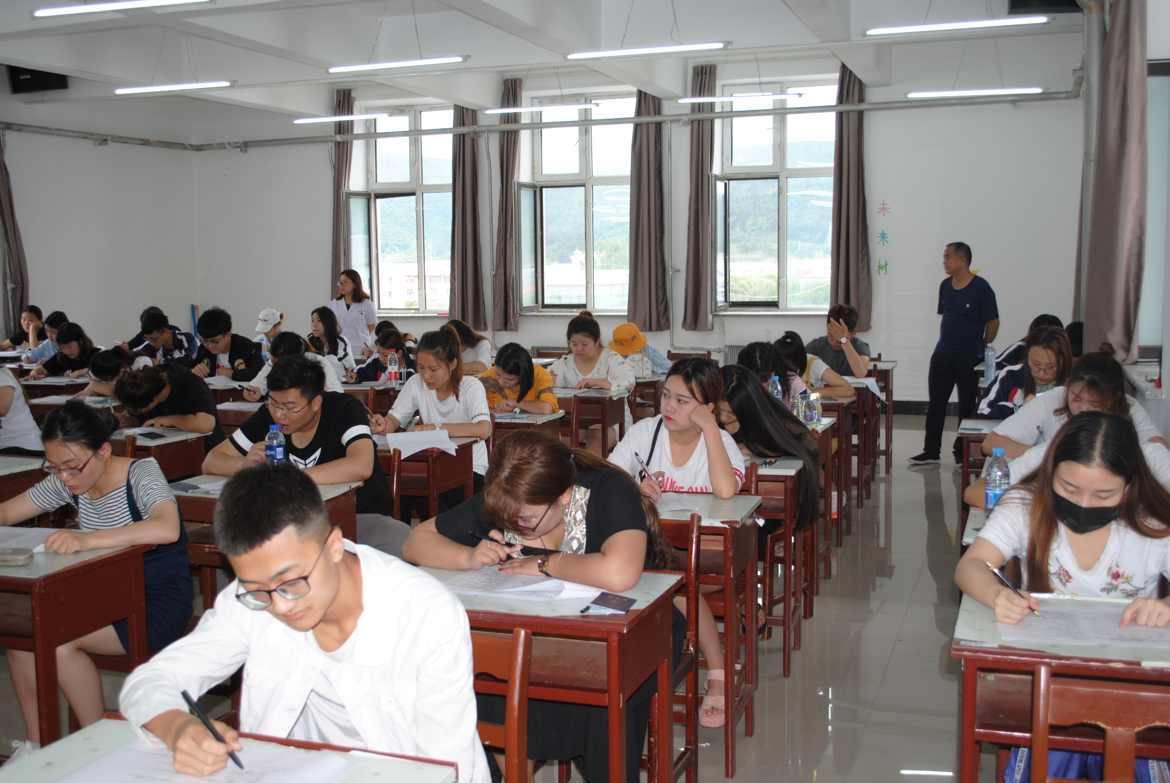 伊春職業(yè)學(xué)院2017—2018學(xué)年第二學(xué)期期末考試工作