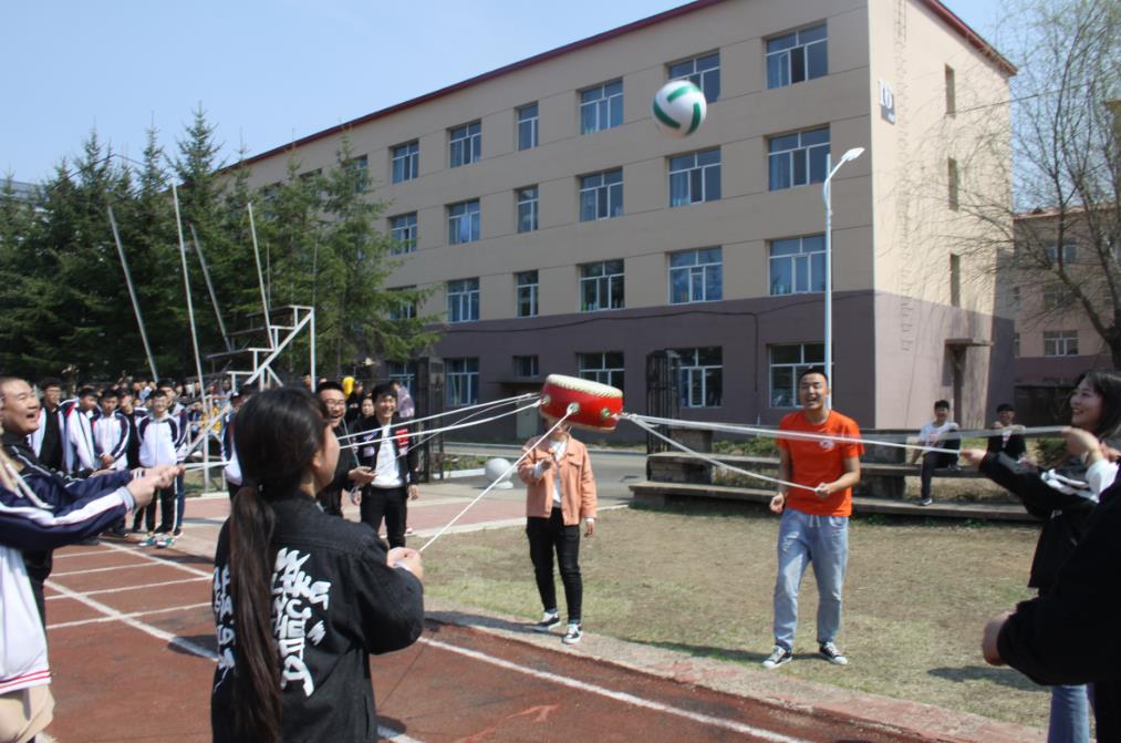 計(jì)算機(jī)應(yīng)用技術(shù)學(xué)院心理拓展訓(xùn)練