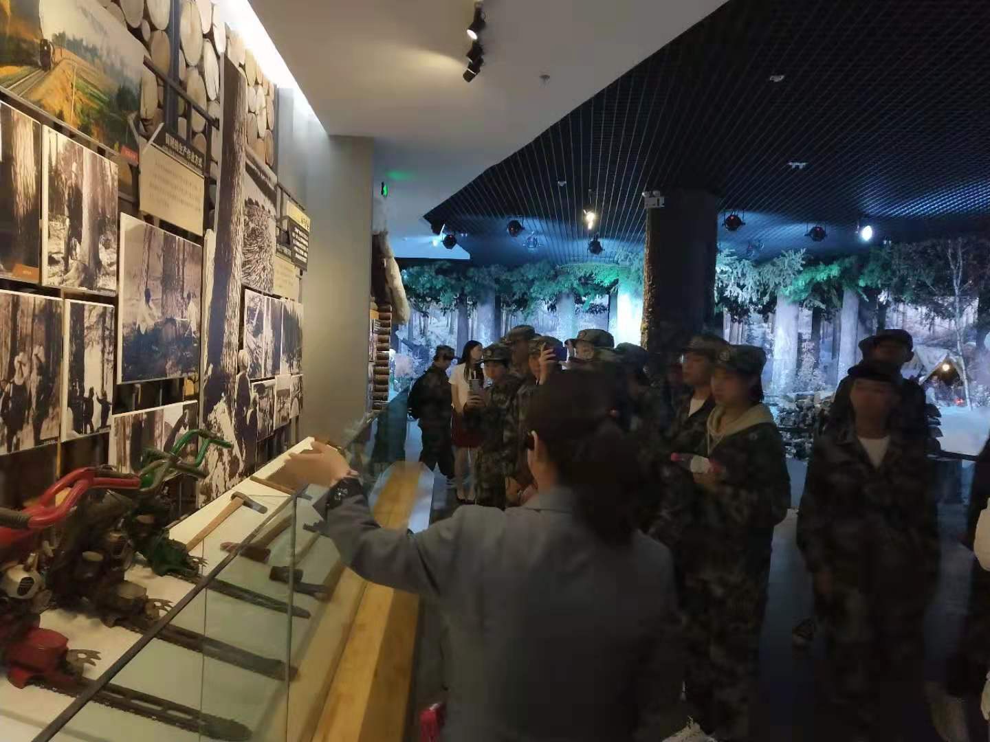 愛上一座城——新生入學(xué)教育第一課