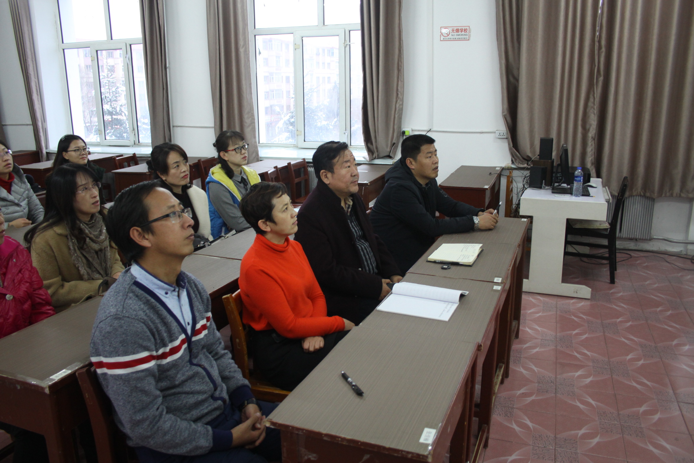 計算機學院政治學習課觀看《榜樣》